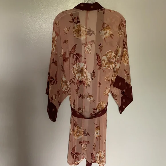 Floral Robe - Picture 2 of 9